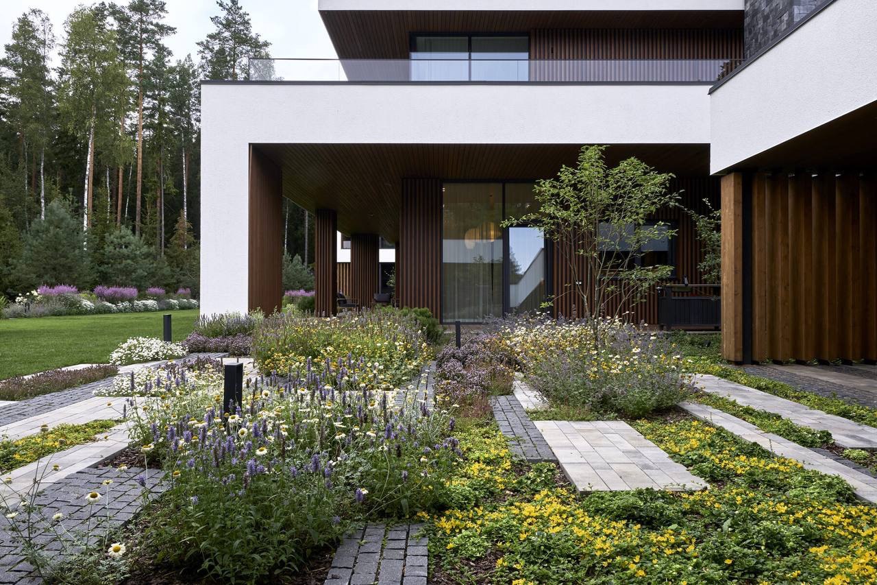 минималистичный малоуходный сад с природной палитрой